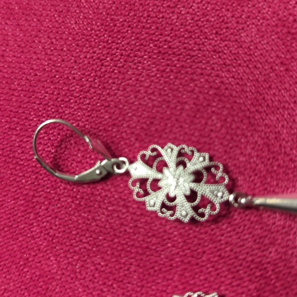 Elegant 14k White Gold Dangle Earrings - Picture 3 of 6